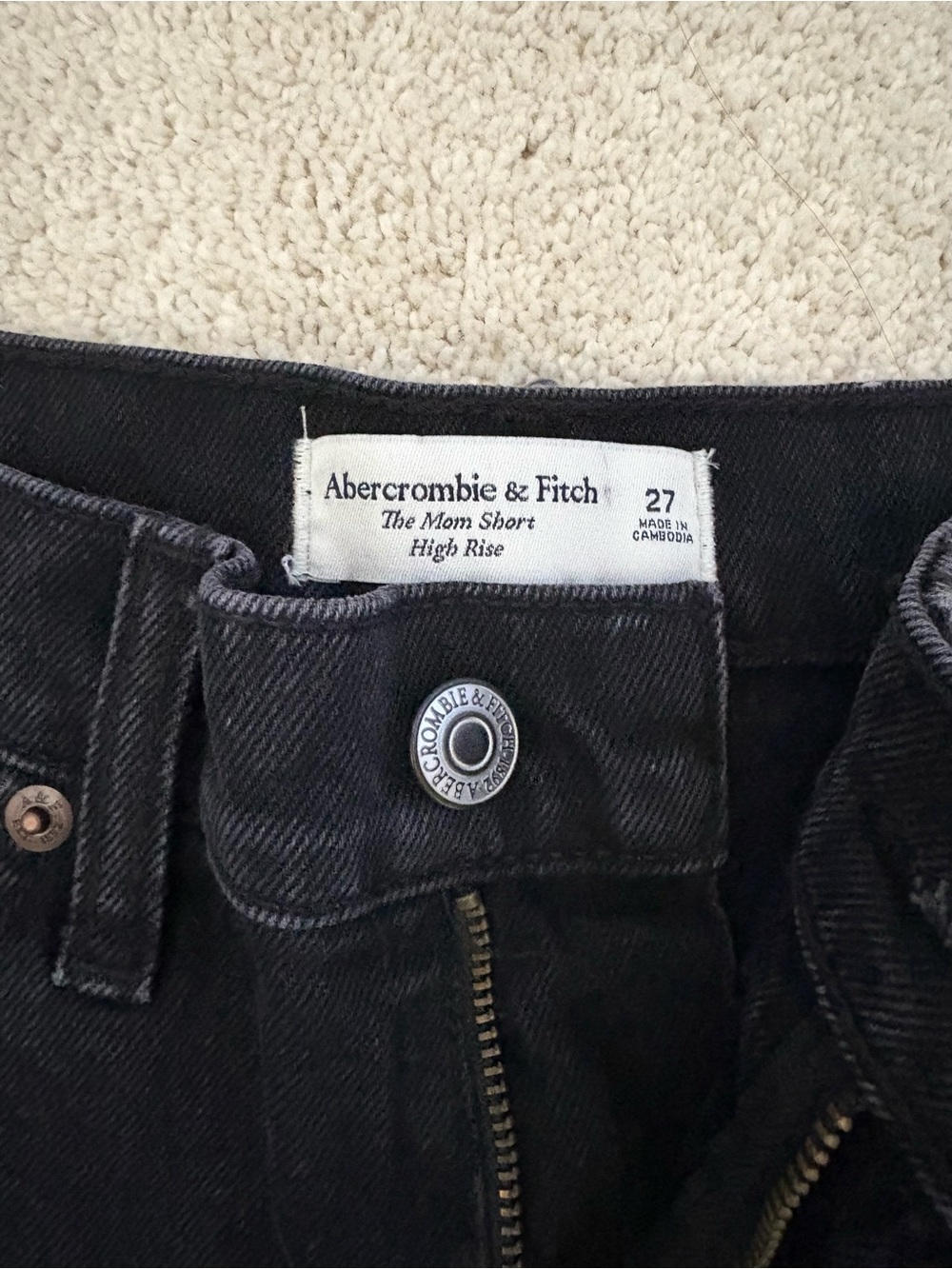 Abercrombie & Fitch Black High-Rise Mom Short - Picture 3 of 4